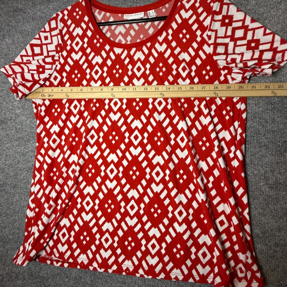 Susan Graver Red White Geometric Ikat Diamond Liquid Knit Scoop Neck Top Medium - Picture 5 of 6